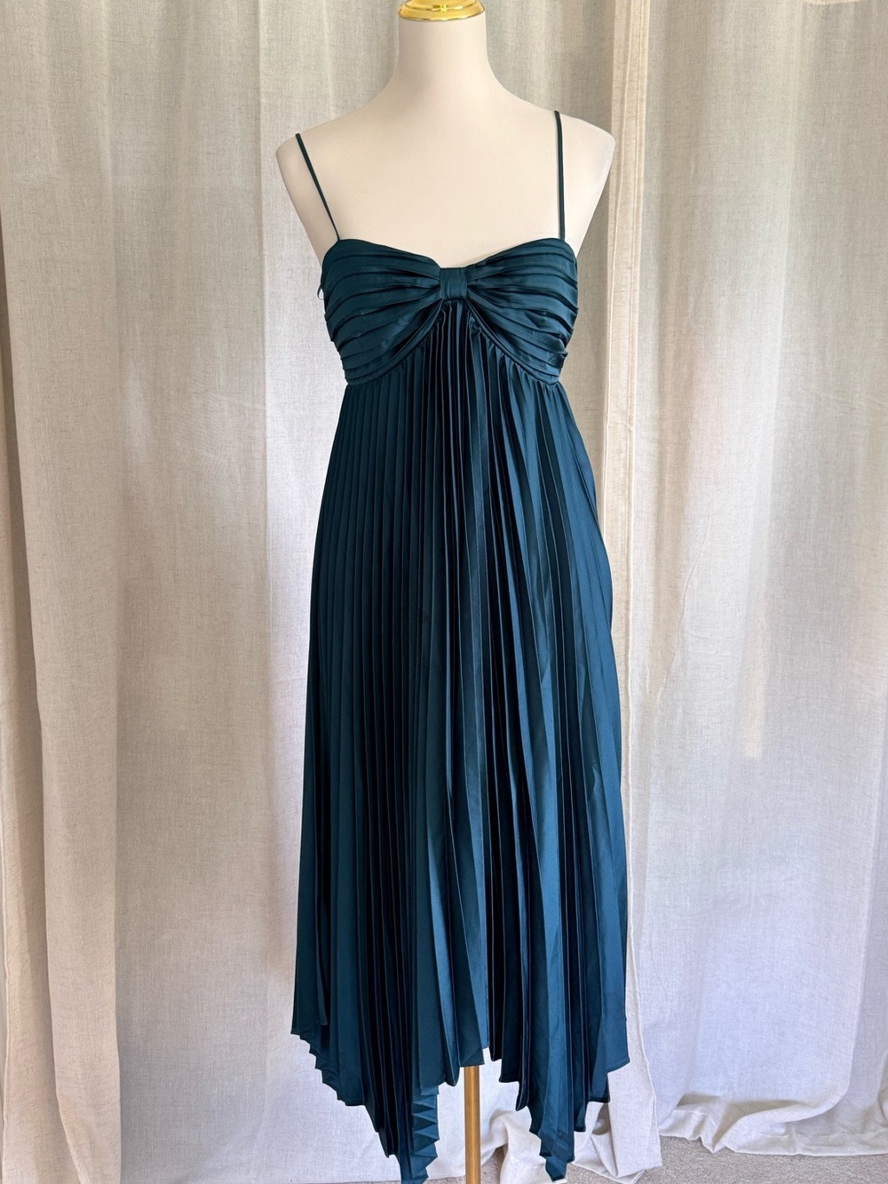 Petal & Pup Emerald Pleated Midi Dress Size 6 NWOT Satin Handkerchief Hem